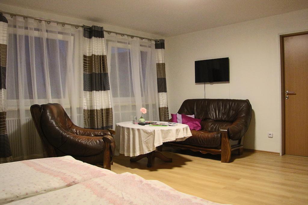 Hotel Am Schloss Neuenstein Δωμάτιο φωτογραφία