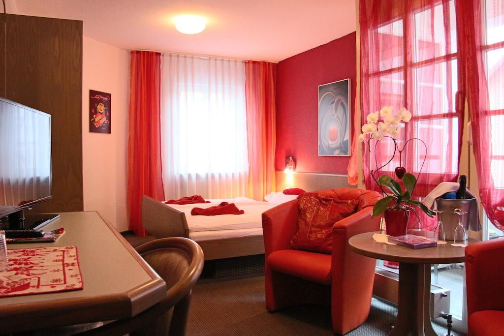 Hotel Am Schloss Neuenstein Δωμάτιο φωτογραφία