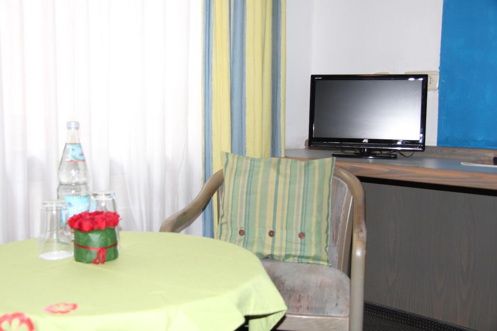 Hotel Am Schloss Neuenstein Εξωτερικό φωτογραφία
